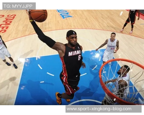 夸梅质疑詹姆斯年龄问题为何仍能完成隔人扣篮的表现